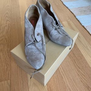 Beautiful classy wedge.